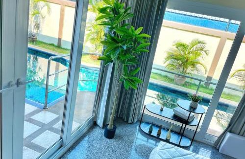 Pratumnak Hill House | 2 BR villa with private swimming pool and jacuzzi 350m from beach
