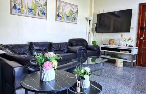Pratumnak Hill House | 2 BR villa with private swimming pool and jacuzzi 350m from beach