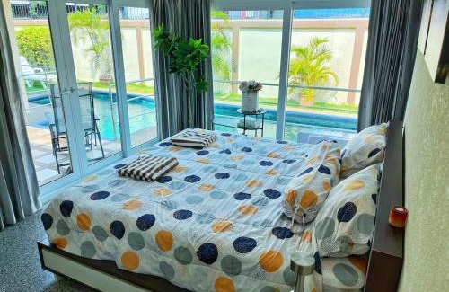 Pratumnak Hill House | 2 BR villa with private swimming pool and jacuzzi 350m from beach