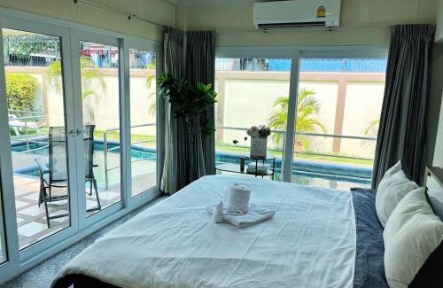 Pratumnak Hill House | 2 BR villa with private swimming pool and jacuzzi 350m from beach