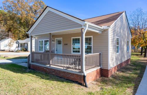 Durham House | 2 BR w/King Bed Near Duke Campus & Hospital