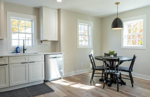 Durham House | 2 BR w/King Bed Near Duke Campus & Hospital