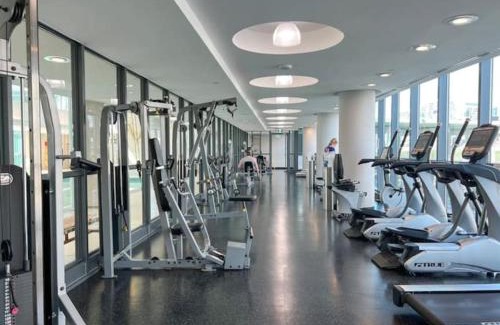 Fort York Apartment | 2 BR with Amazing city views & Free parking