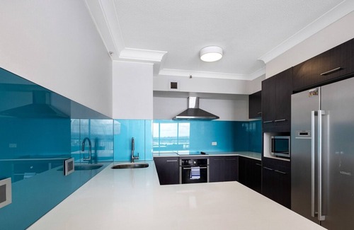 Surfers Paradise Apartment | 2 BR With Beautiful Views