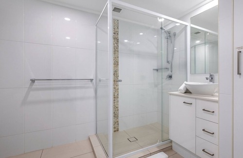 Surfers Paradise Apartment | 2 BR With Beautiful Views