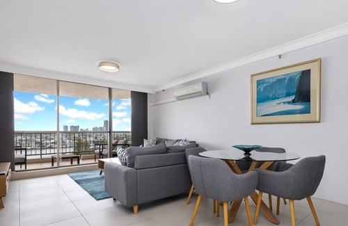 Surfers Paradise Apartment | 2 BR With Beautiful Views