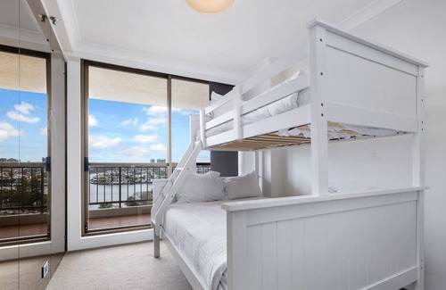 Surfers Paradise Apartment | 2 BR With Beautiful Views