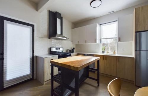 West Town House | 2 BR with Soaking Tub and Onsite Parking