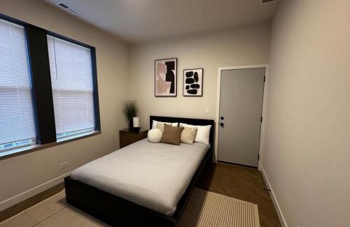 West Town House | 2 BR with Soaking Tub and Onsite Parking