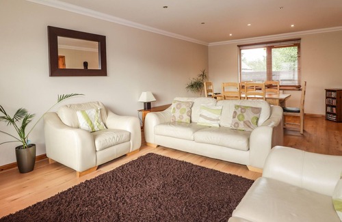 Marybank Cottage | 2 BRAEVIEW, pet friendly, with a garden in Beauly