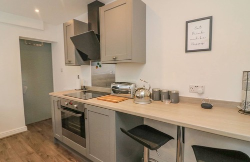 Clitheroe Cottage | 2 BROOK STREET, character holiday cottage, with a garden in Clitheroe