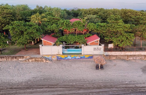 Pochomil Apartment | 2 Casitas for 8 Guests on Beach Front w Pool AC