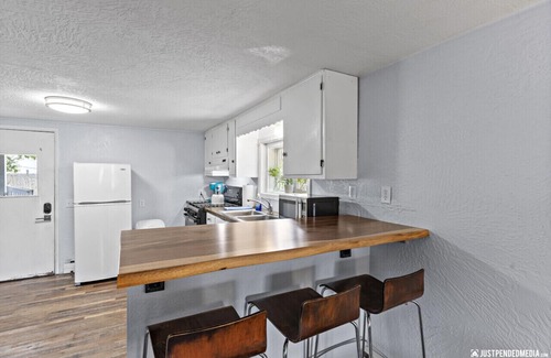 North Star Cottage | #2 Charming Midtown Bungalow/Fire-Pit + BBQ