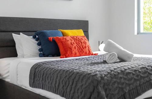 North Perth House | 2 Chic Stylish Modern Family On Charles