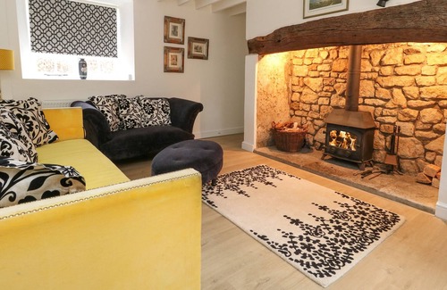 Broadwindsor Cottage | 2 CHURCH PATH, pet friendly, with open fire in Broadwindsor