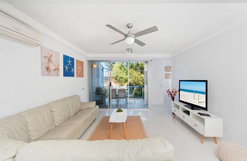 Fingal Bay Apartment | 2 Cirrus