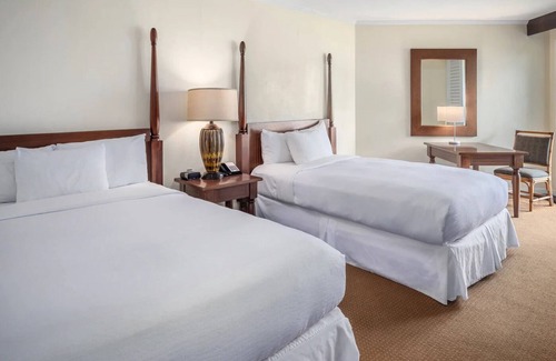 Hanamaulu Hotel | 2 Comfortable Rooms w/Garden View! Close to Lydgate State Beach Park! Pool!