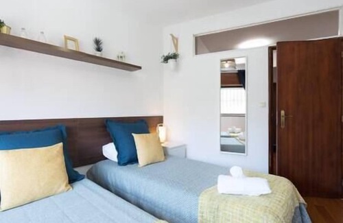 Lapa Apartment | 2 Comfy Bright Flats w/ Netflix