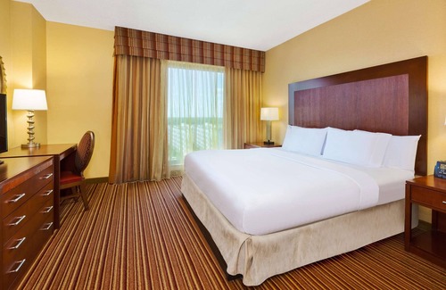 Murfreesboro Hotel | 2 Connecting Suites at a Hotel