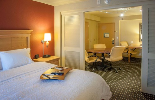 Northeast Pensacola Hotel | 2 Connecting Suites at a Hotel