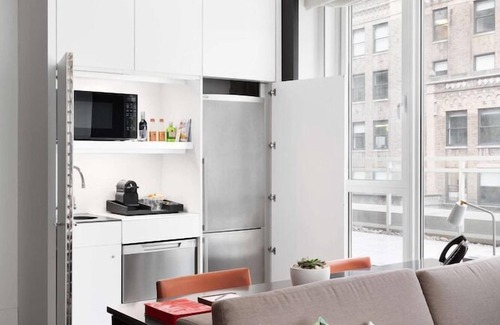 Midtown Hotel | 2 Connecting Suites at a 4.5⭐️ Hotel