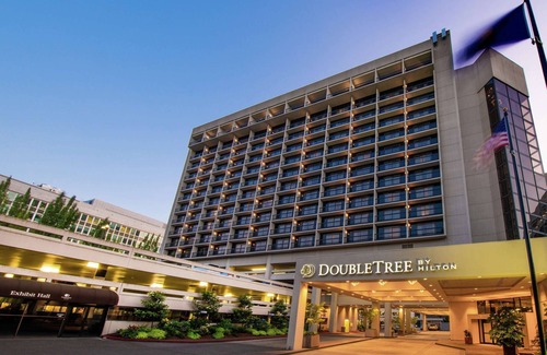 Lloyd District House | 2 Connecting Suites at a 4⭐️ Hotel