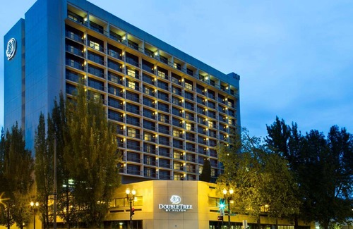 Lloyd District House | 2 Connecting Suites at a 4⭐️ Hotel