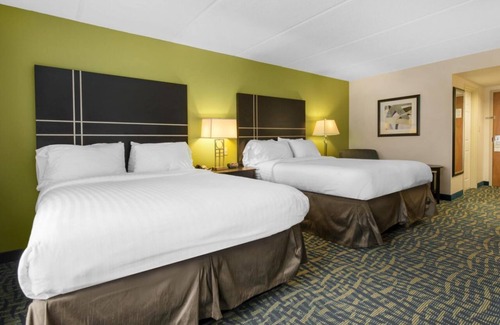 Savannah Hotel | 2 Convenient Units, Free Parking Onsite! Near Savannah National Wildlife Refuge