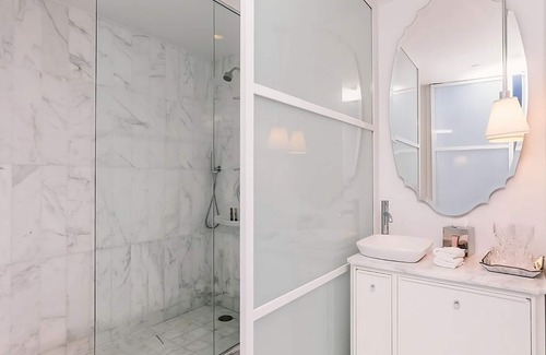 SoHo Hotel | 2 Convenient Units! Parking, Pets Allowed, Close to Elizabeth Street Garden!