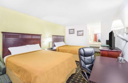 Lookout Valley Neighborhood Association Hotel | 2 Convenient Units! Free Parking, Pets Allowed! Near Raccoon Mountains Caverns