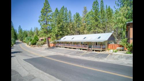 Bass Lake House | #2 Cottage Like Suite With Private Hot Tub