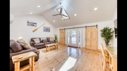 Bass Lake House | #2 Cottage Like Suite With Private Hot Tub