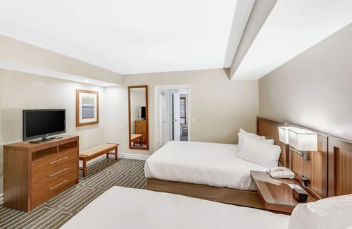 North Mountain Hotel | 2 Cozy Mountain Resort Rooms Surrounded by Mountains w/138-Foot Water Slide