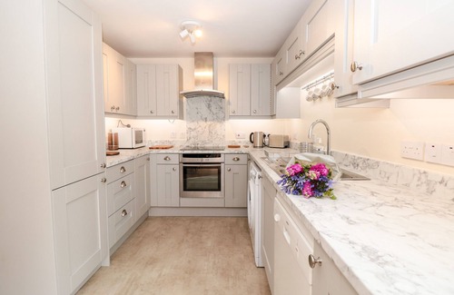 Dartmouth Cottage | 2 Dartmouth House