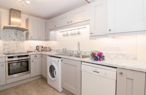 Dartmouth Cottage | 2 Dartmouth House