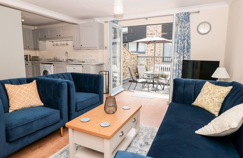 Dartmouth Cottage | 2 Dartmouth House