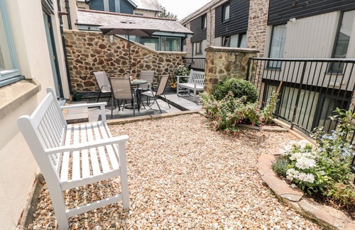 Dartmouth Cottage | 2 Dartmouth House