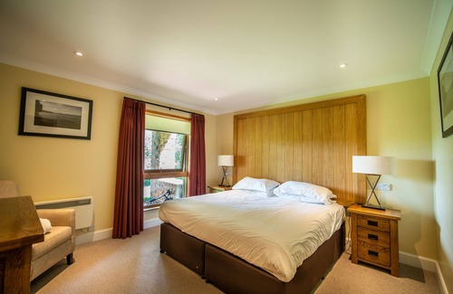 Alexandria Cabin | 2 days in London & Xmas week at Scotland’s Cameron House (Dec 20-29)