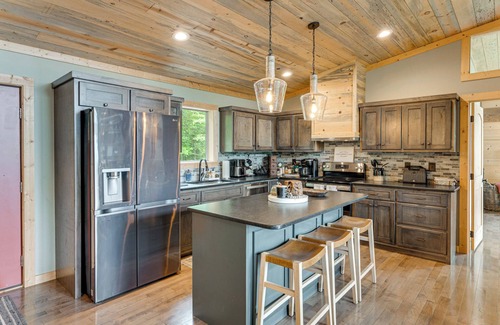 Murphy Cabin | 2 Decks, Grill, Hot Tub: Mountain Cabin in Murphy