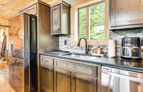Murphy Cabin | 2 Decks, Grill, Hot Tub: Mountain Cabin in Murphy