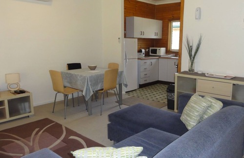 Lemon Tree Passage House | 2 Dogs Cottages Port Stehpens