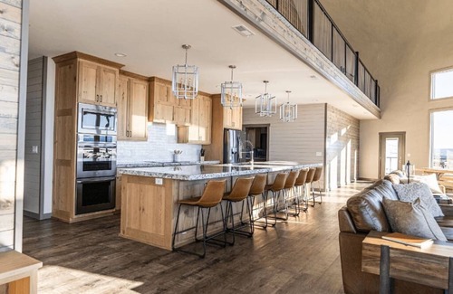 Ashton Cabin | 2 Dome Cabins-1 hr to Yellowstone-Hot tub+Theater+Gaming Room+Pool Table+Air Hoc