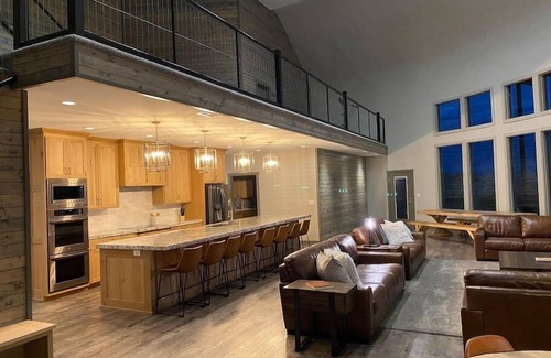 Ashton Cabin | 2 Dome Cabins-1 hr to Yellowstone-Hot tub+Theater+Gaming Room+Pool Table+Air Hoc