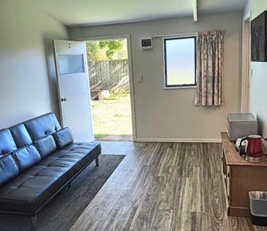 Kawaha Point Ski Chalet | 2 double and 1 sofa beds garden chalet, 7D Salisbury Road, Rotorua