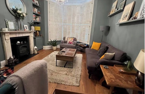 Crouch End Apartment | 2 Double Bedroom Garden Flat in Crouch End, London