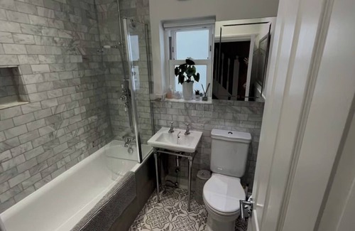 Crouch End Apartment | 2 Double Bedroom Garden Flat in Crouch End, London