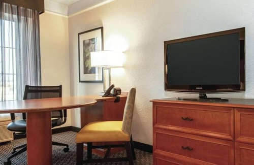 Guasti House | 2 Double Beds Deluxe Rm at La Quinta Inn & Suites by Wyndham Ontario Airport