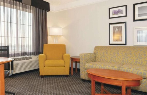 Guasti House | 2 Double Beds Deluxe Rm at La Quinta Inn & Suites by Wyndham Ontario Airport
