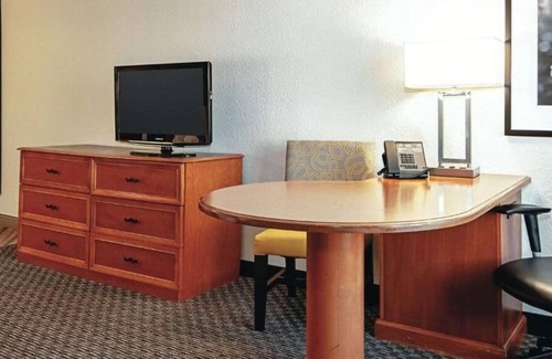 Guasti House | 2 Double Beds Deluxe Rm at La Quinta Inn & Suites by Wyndham Ontario Airport