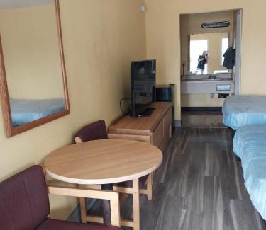 Jackson Apartment | 2 Double Beds Hotel Room 203